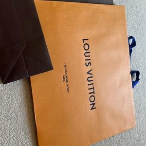 Louis Vuitton shopping bag 💛